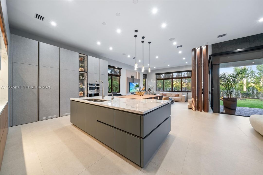 На продажу: $3,490,000 (5 спален, 5 ванн, 3792 Квадратных фут)