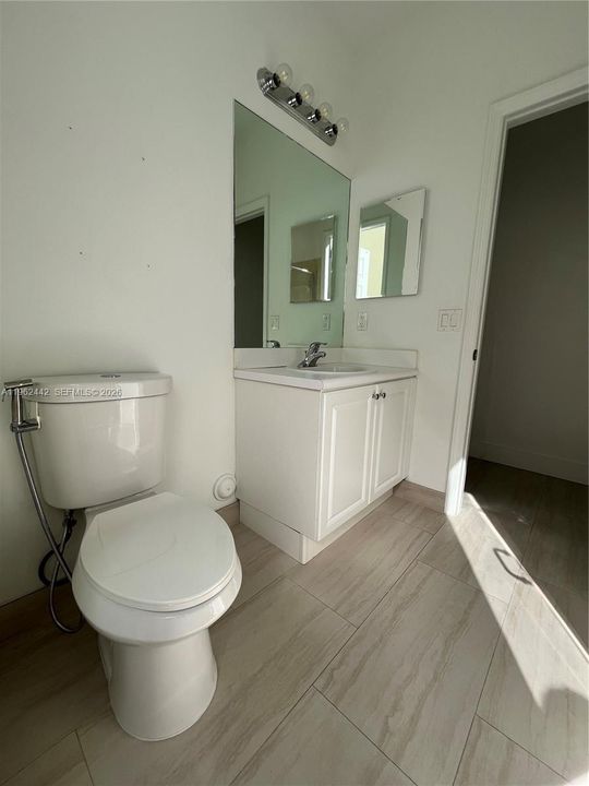 В аренду: $700 (0 спален, 1 ванн, 3276 Квадратных фут)