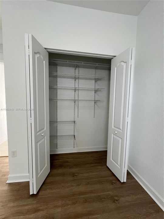 В аренду: $700 (0 спален, 1 ванн, 3276 Квадратных фут)