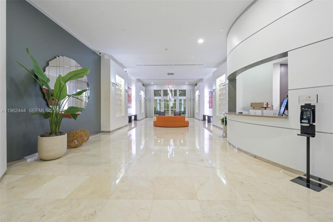 Под контрактом: $299,000 (1 спален, 1 ванн, 797 Квадратных фут)