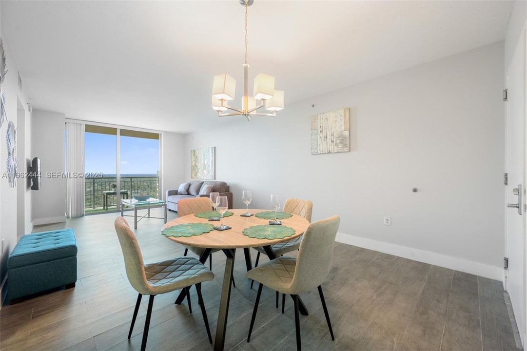 Под контрактом: $299,000 (1 спален, 1 ванн, 797 Квадратных фут)