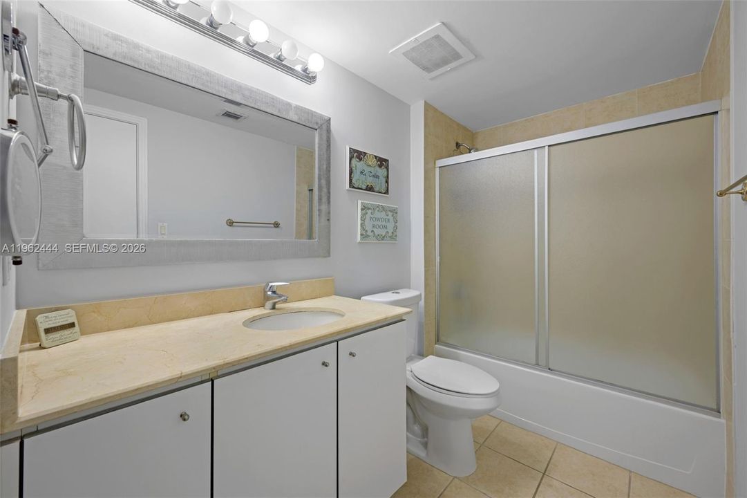 Под контрактом: $299,000 (1 спален, 1 ванн, 797 Квадратных фут)