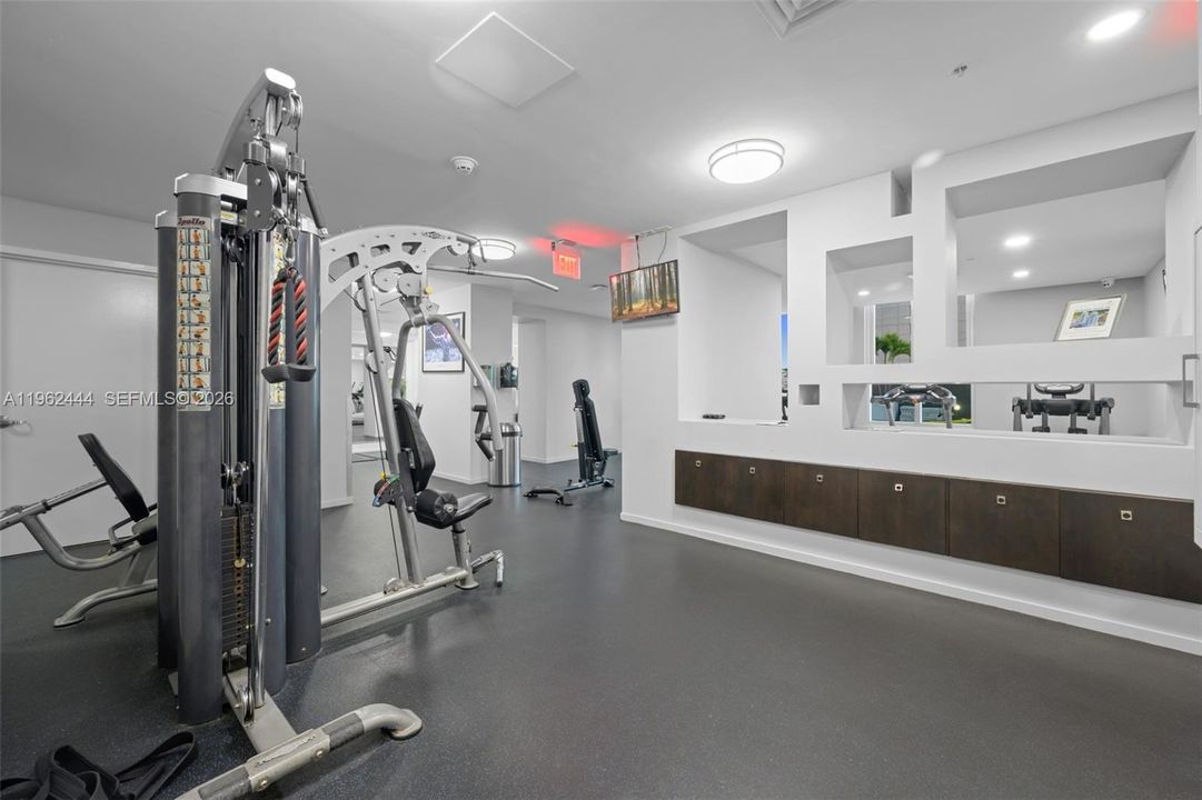 Под контрактом: $299,000 (1 спален, 1 ванн, 797 Квадратных фут)