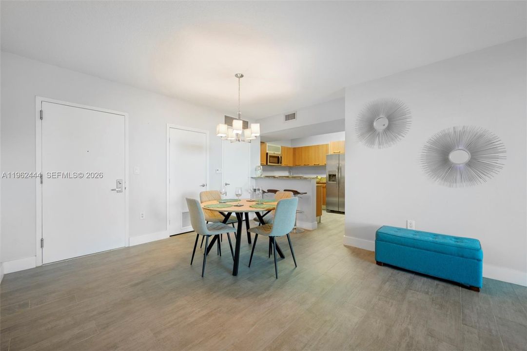 Под контрактом: $299,000 (1 спален, 1 ванн, 797 Квадратных фут)