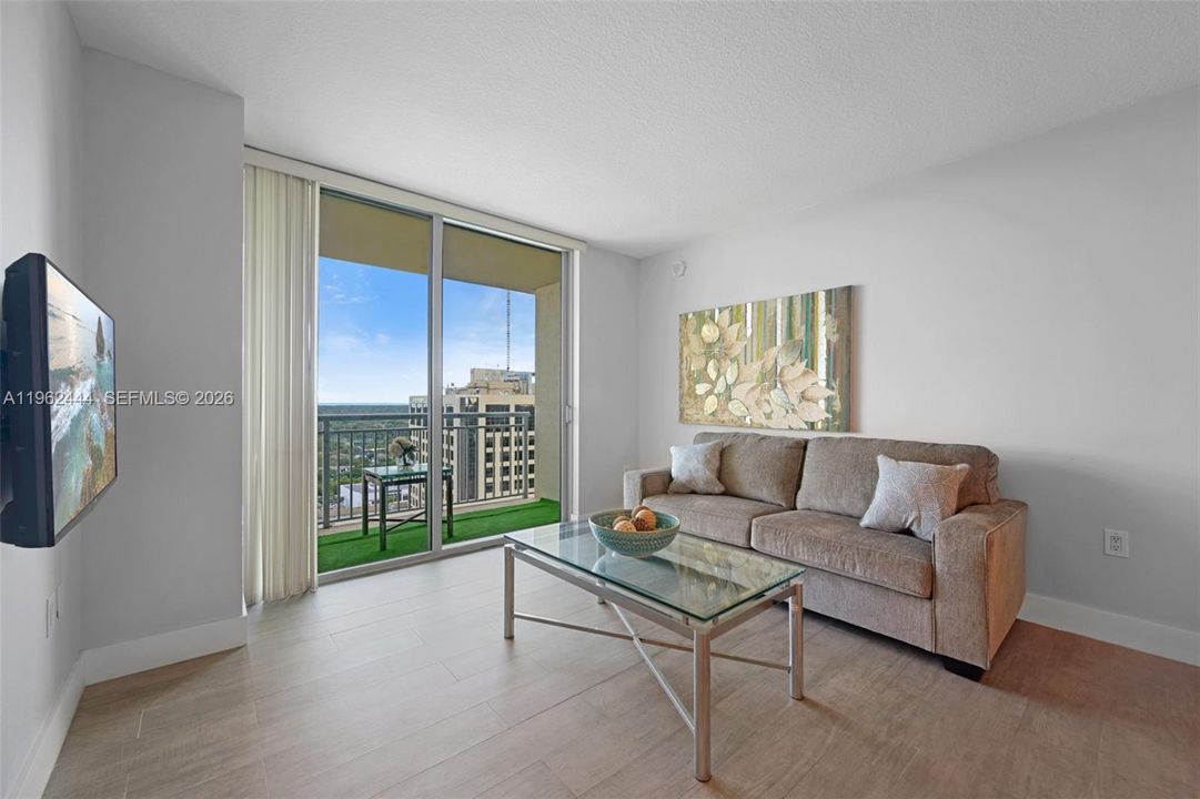 Под контрактом: $299,000 (1 спален, 1 ванн, 797 Квадратных фут)