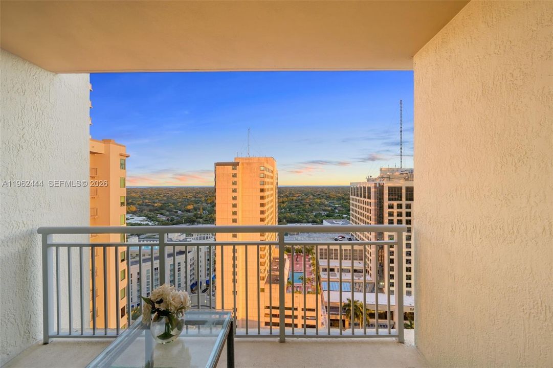 Под контрактом: $299,000 (1 спален, 1 ванн, 797 Квадратных фут)