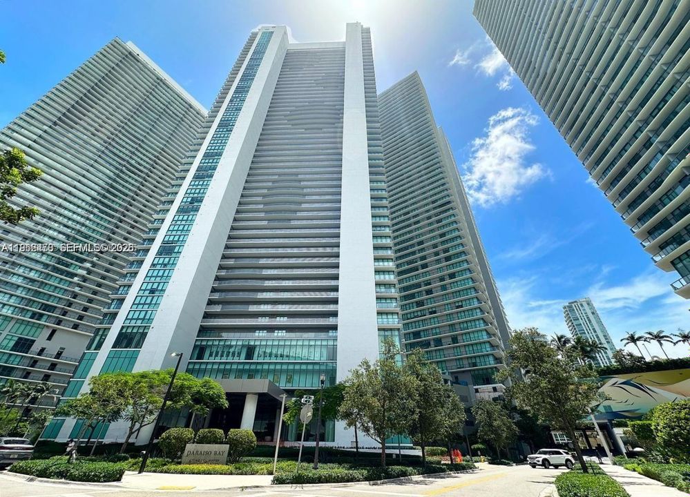 For Sale: $2,959,000 (4 beds, 5 baths, 3341 Square Feet)