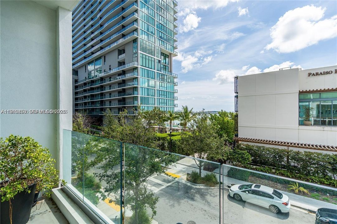For Sale: $2,959,000 (4 beds, 5 baths, 3341 Square Feet)