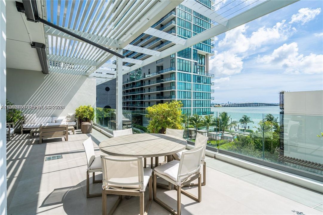 For Sale: $2,959,000 (4 beds, 5 baths, 3341 Square Feet)