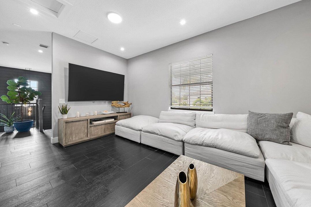 033-3019GinBerryWay-WestPalmBeach-FL-334