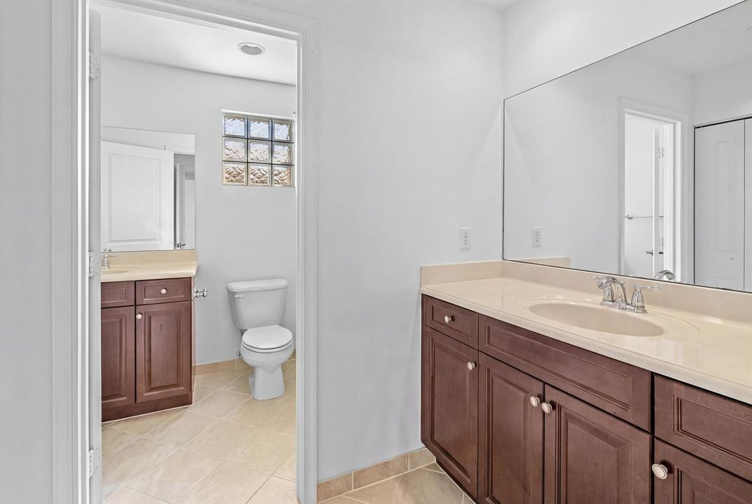 2705 R 2ND BATH-1-2