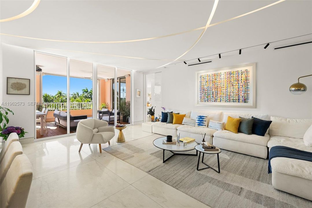 Под контрактом: $3,200,000 (3 спален, 3 ванн, 2470 Квадратных фут)