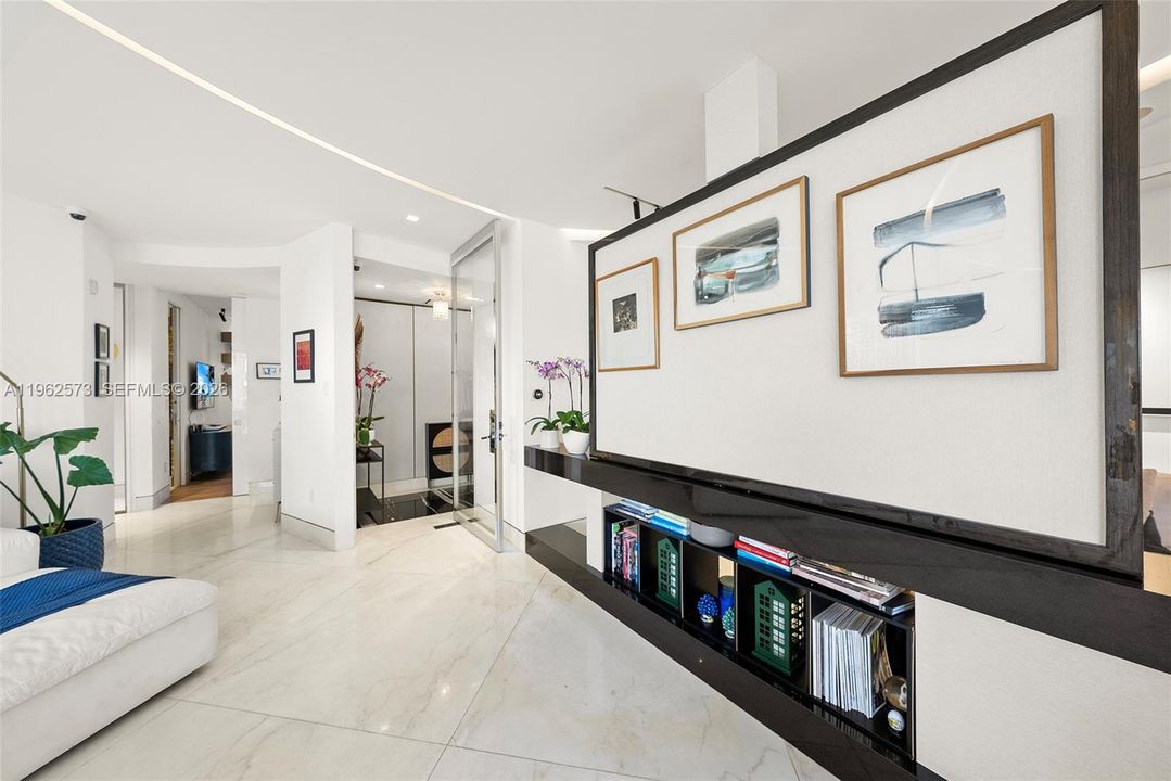 Под контрактом: $3,200,000 (3 спален, 3 ванн, 2470 Квадратных фут)