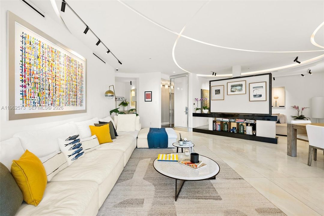 Под контрактом: $3,200,000 (3 спален, 3 ванн, 2470 Квадратных фут)