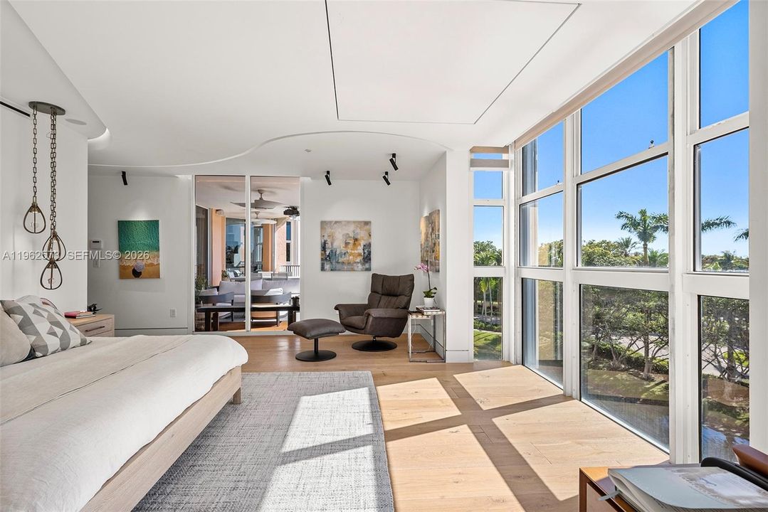 Под контрактом: $3,200,000 (3 спален, 3 ванн, 2470 Квадратных фут)