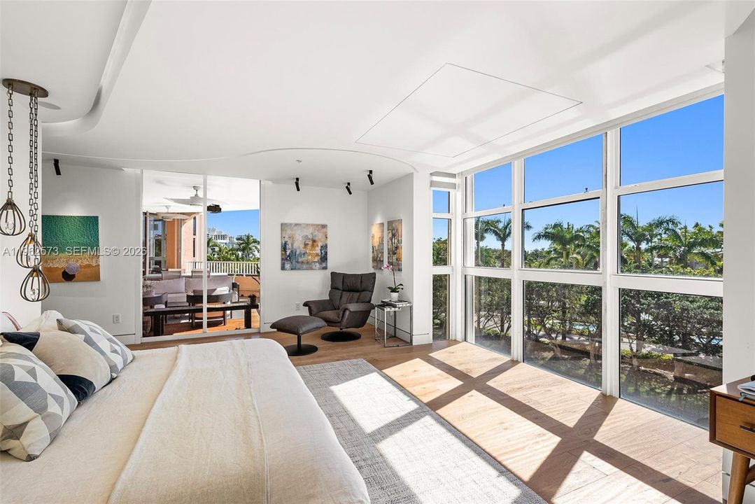 Под контрактом: $3,200,000 (3 спален, 3 ванн, 2470 Квадратных фут)