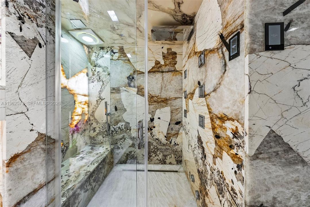 Под контрактом: $3,200,000 (3 спален, 3 ванн, 2470 Квадратных фут)