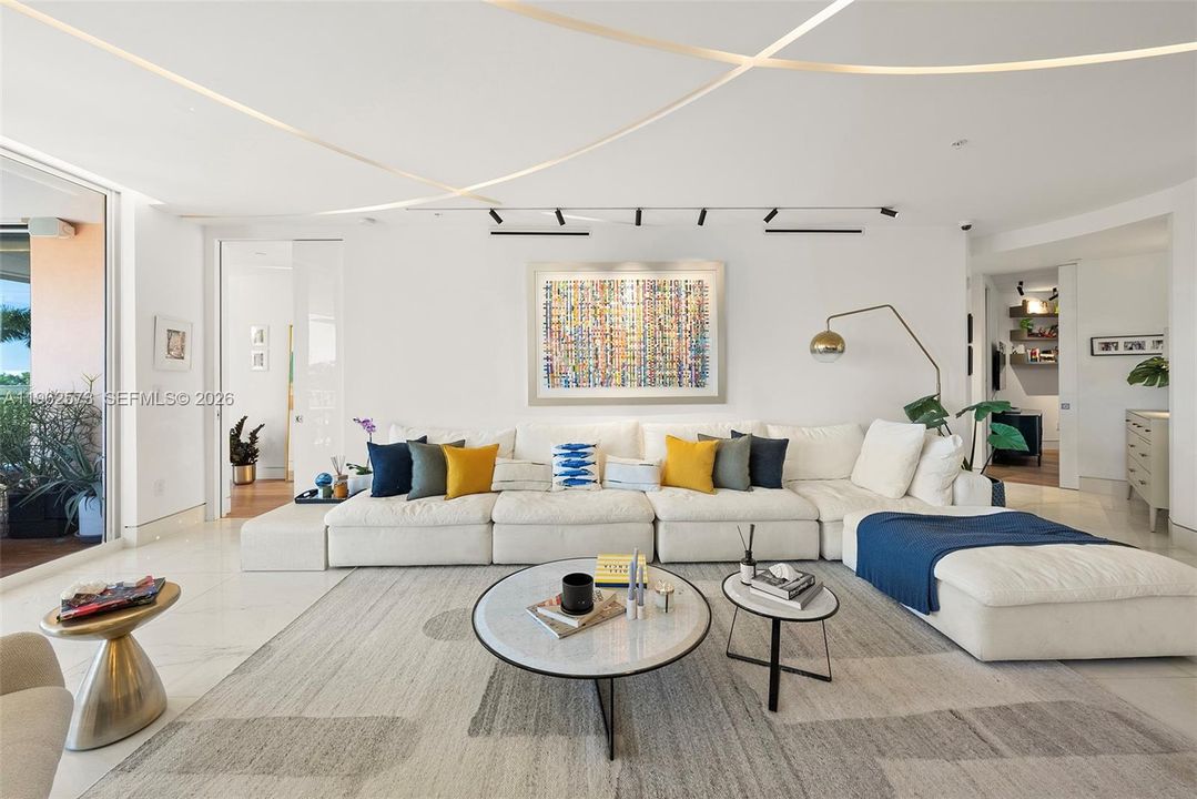 Под контрактом: $3,200,000 (3 спален, 3 ванн, 2470 Квадратных фут)