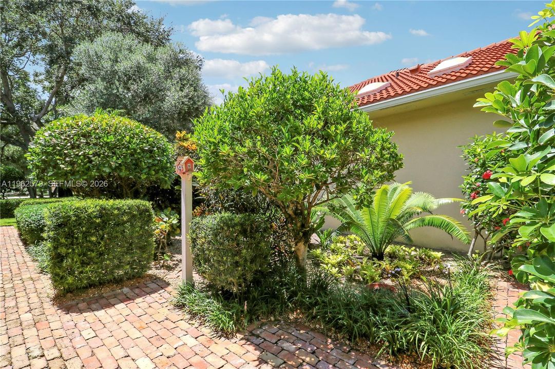 Active With Contract: $789,000 (2 beds, 2 baths, 1847 Square Feet)