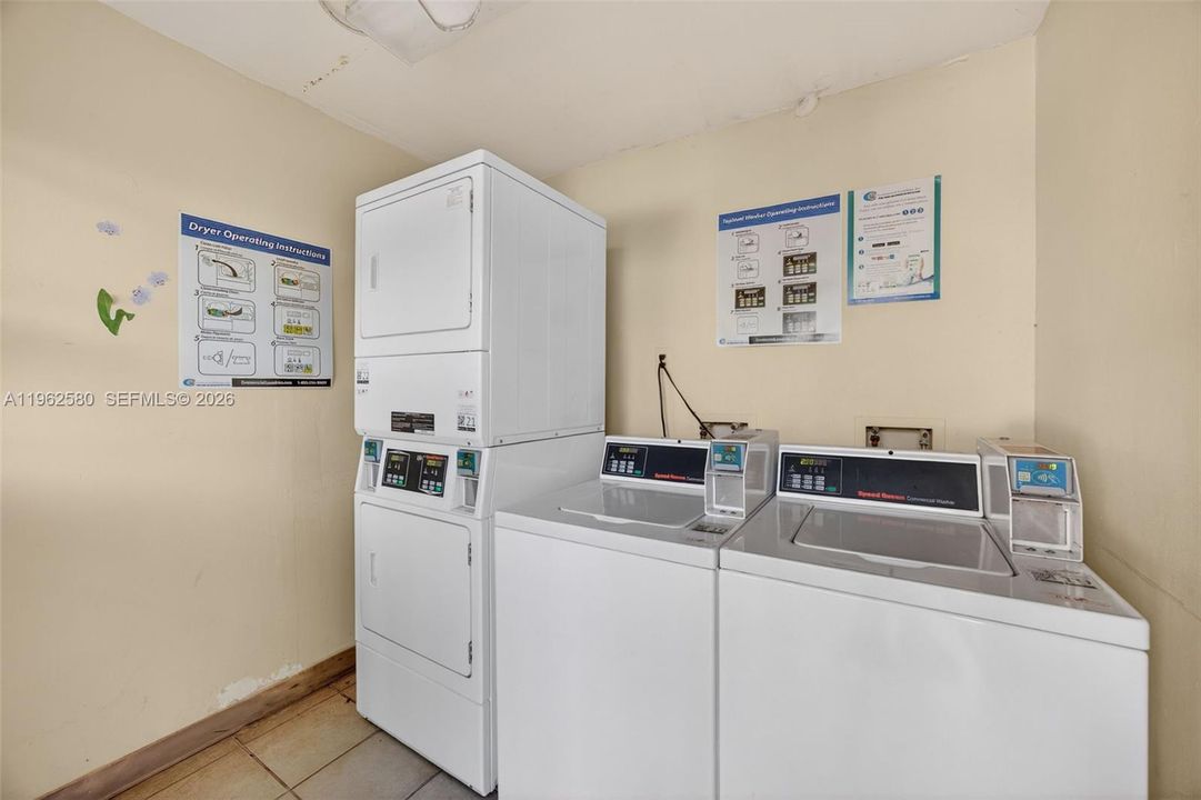 Active With Contract: $230,000 (2 beds, 2 baths, 945 Square Feet)