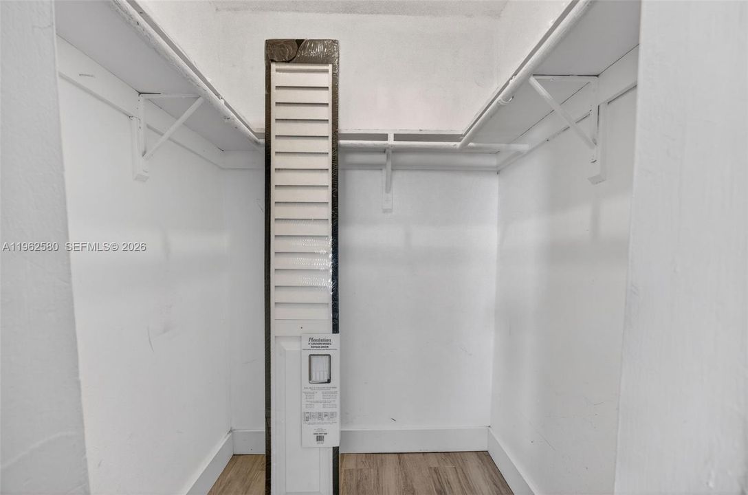Active With Contract: $230,000 (2 beds, 2 baths, 945 Square Feet)