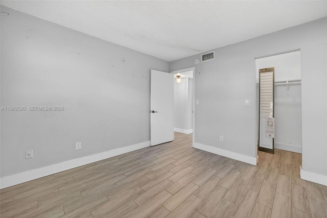 Active With Contract: $230,000 (2 beds, 2 baths, 945 Square Feet)