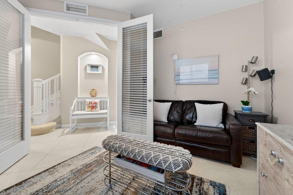 Den/3rd Bedroom
