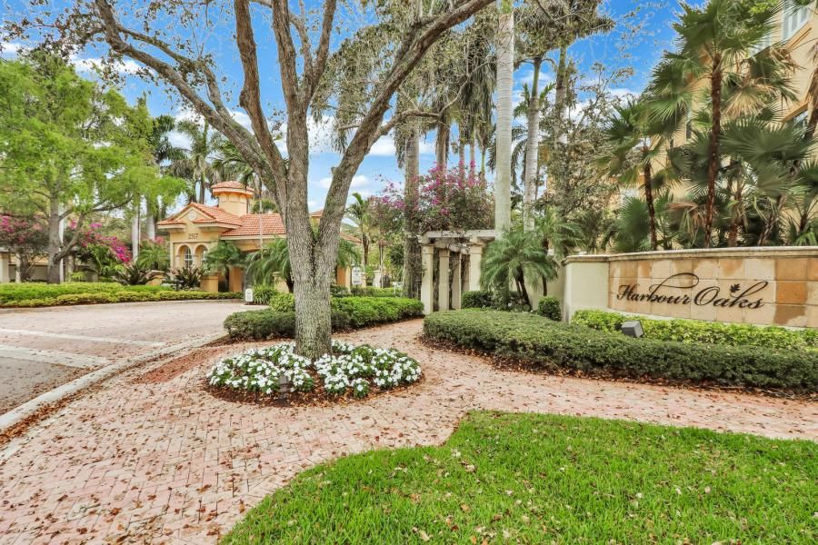 Harbour Oaks