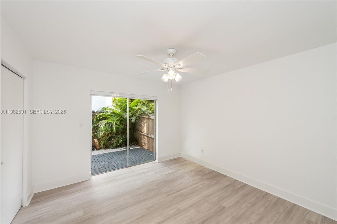 Active With Contract: $2,800 (1 beds, 1 baths, 698 Square Feet)