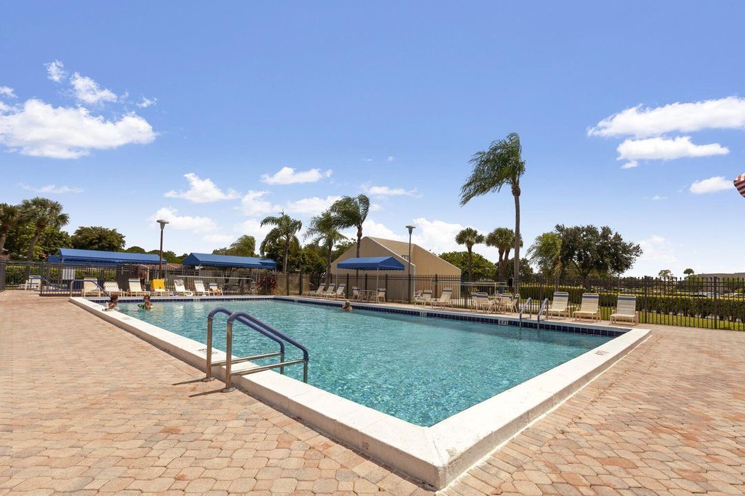 Laurel Oak Pool1