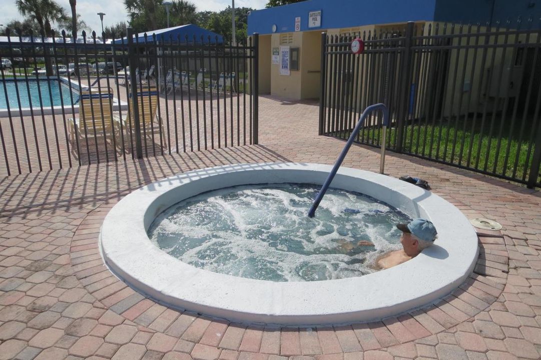 LV Jacuzzi