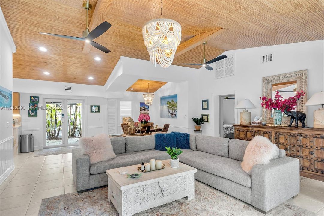 En Venta: $1,950,000 (3 camas, 3 baños, 1690 Pies cuadrados)
