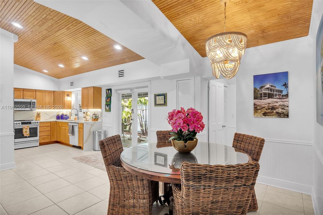 En Venta: $1,950,000 (3 camas, 3 baños, 1690 Pies cuadrados)
