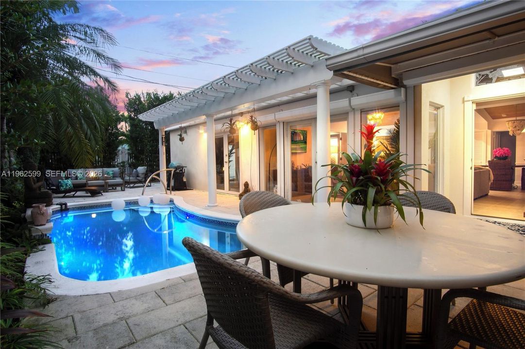 En Venta: $1,950,000 (3 camas, 3 baños, 1690 Pies cuadrados)