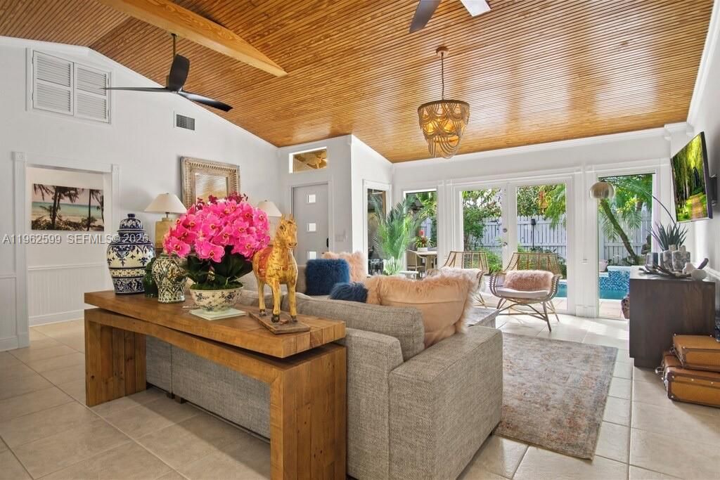 En Venta: $1,950,000 (3 camas, 3 baños, 1690 Pies cuadrados)