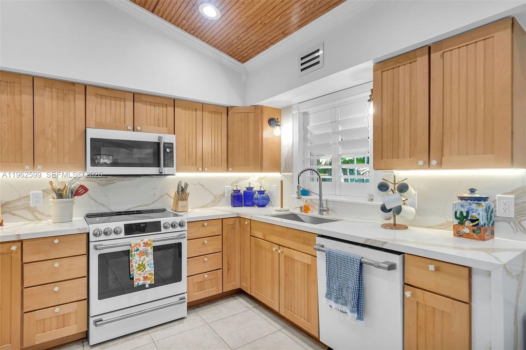 En Venta: $1,950,000 (3 camas, 3 baños, 1690 Pies cuadrados)