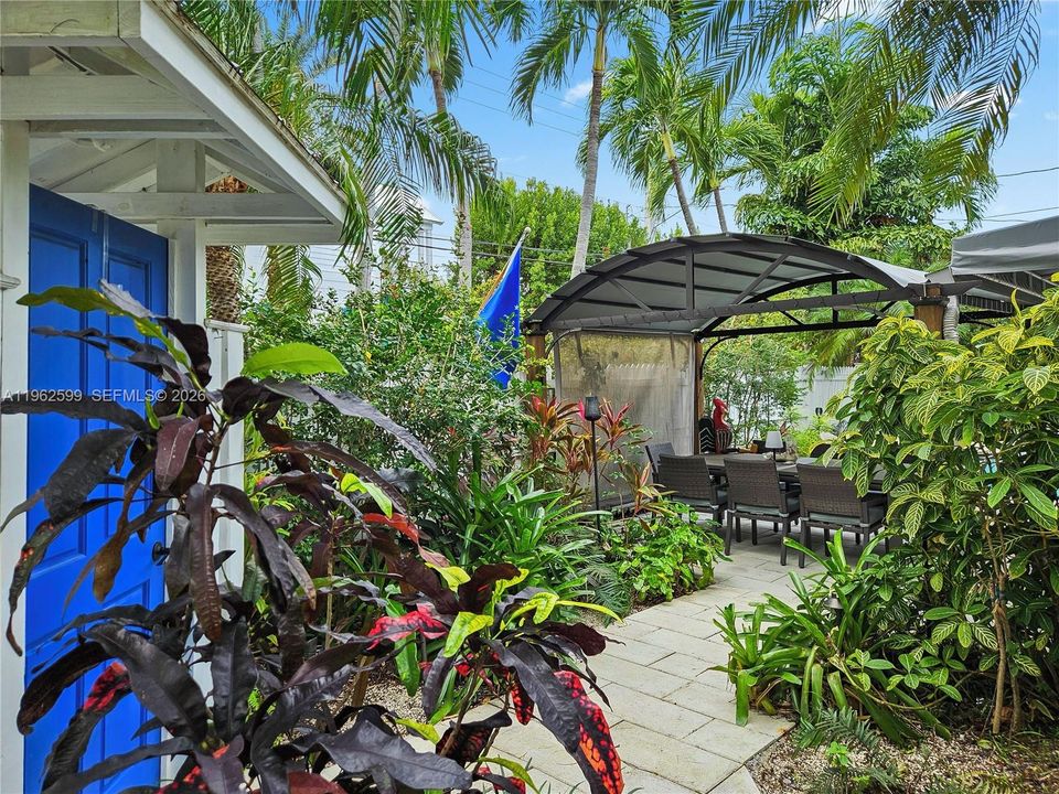 En Venta: $1,950,000 (3 camas, 3 baños, 1690 Pies cuadrados)