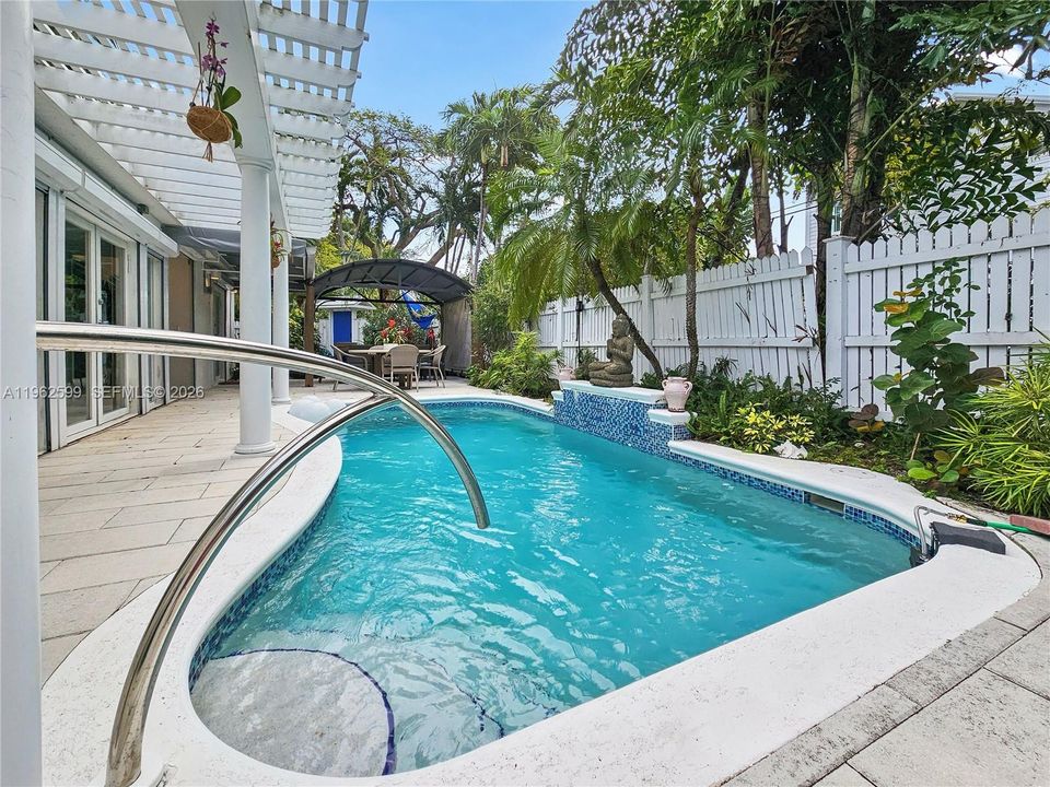 En Venta: $1,950,000 (3 camas, 3 baños, 1690 Pies cuadrados)