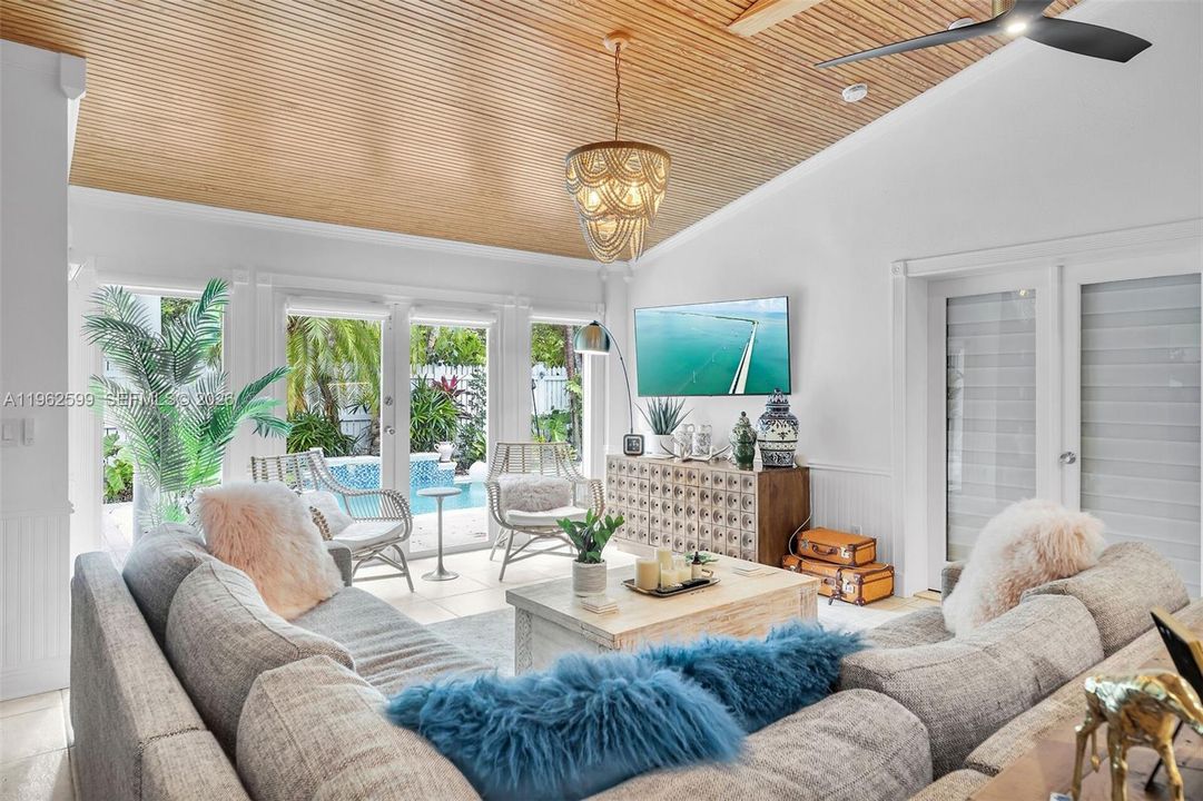 En Venta: $1,950,000 (3 camas, 3 baños, 1690 Pies cuadrados)