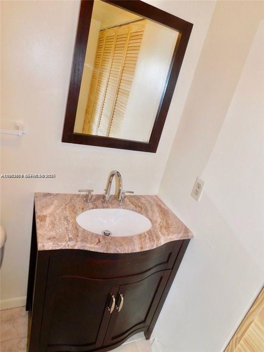 Под контрактом: $334,000 (2 спален, 2 ванн, 1302 Квадратных фут)