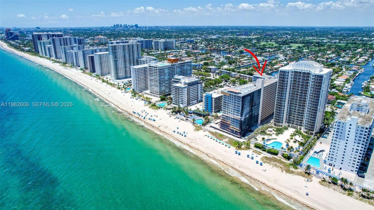 Под контрактом: $1,200,000 (3 спален, 2 ванн, 2480 Квадратных фут)