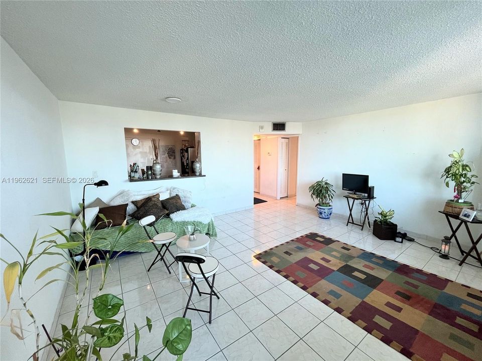 For Sale: $349,500 (1 beds, 2 baths, 912 Square Feet)