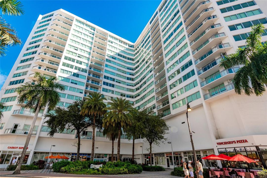 For Sale: $349,500 (1 beds, 2 baths, 912 Square Feet)