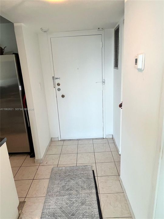For Sale: $349,500 (1 beds, 2 baths, 912 Square Feet)