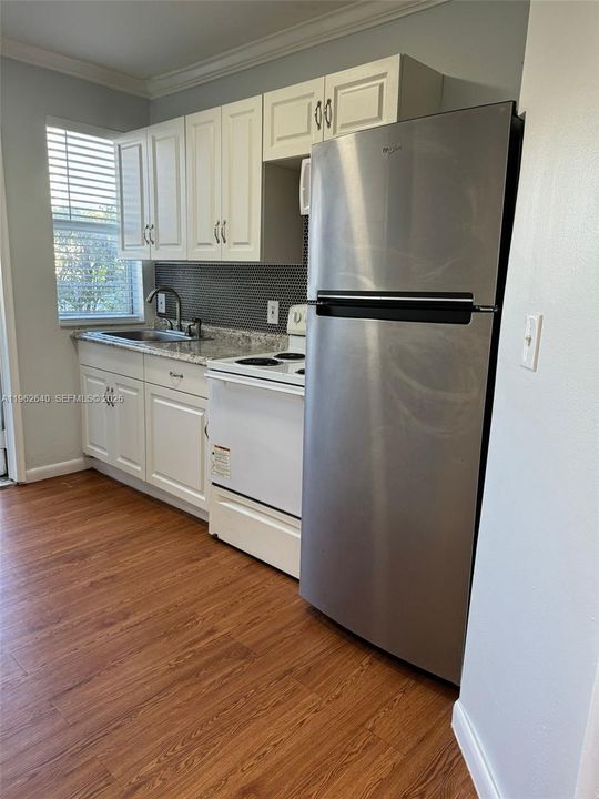 For Sale: $215,000 (2 beds, 1 baths, 693 Square Feet)
