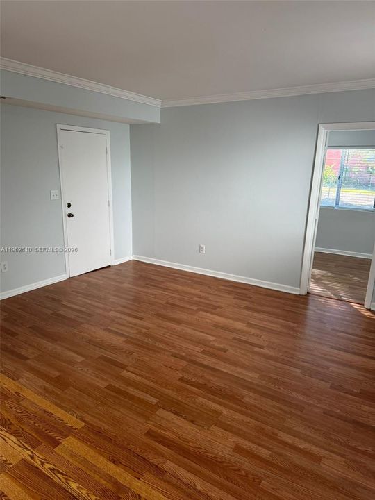 For Sale: $215,000 (2 beds, 1 baths, 693 Square Feet)