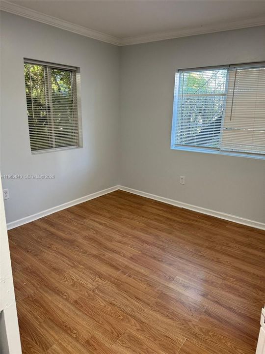 For Sale: $215,000 (2 beds, 1 baths, 693 Square Feet)