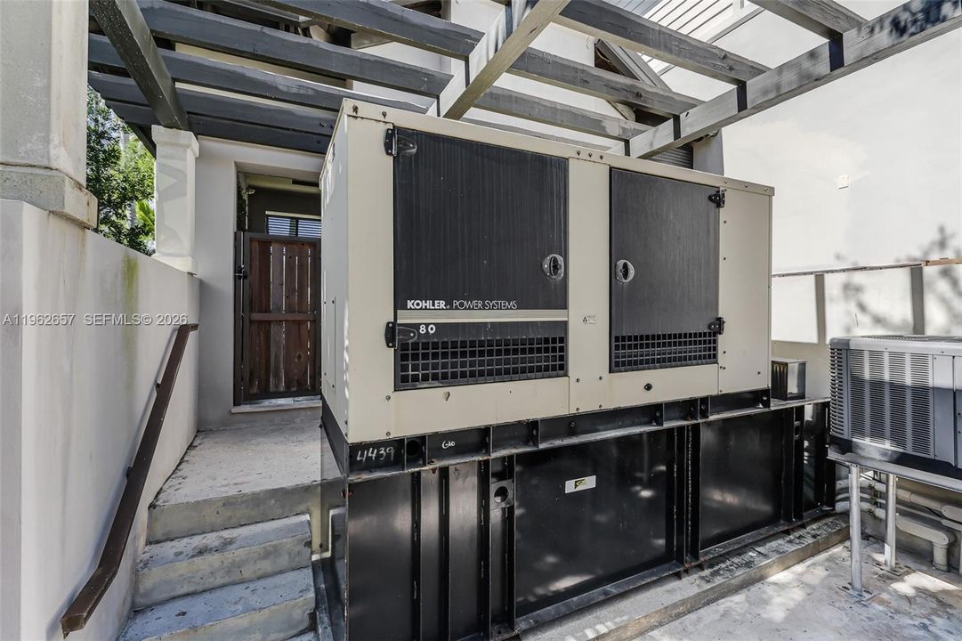 Недавно продано: $18,950,000 (7 спален, 7 ванн, 7623 Квадратных фут)