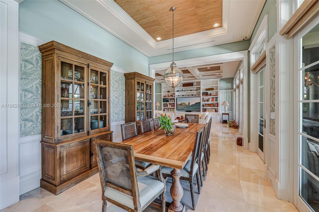 Недавно продано: $18,950,000 (7 спален, 7 ванн, 7623 Квадратных фут)