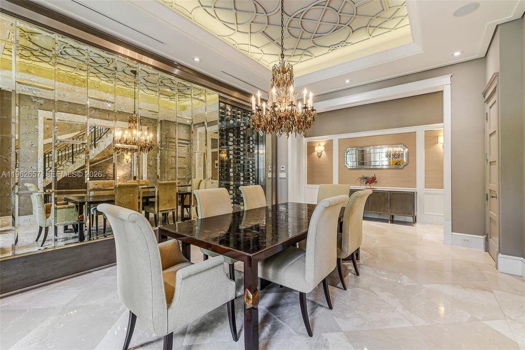 Недавно продано: $18,950,000 (7 спален, 7 ванн, 7623 Квадратных фут)